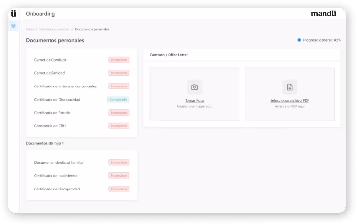 Vista de carga de documentos personales en el módulo de onboarding de Mandü, con opción para tomar foto o subir archivo PDF